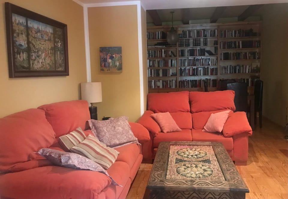 Communal lounge/ TV room