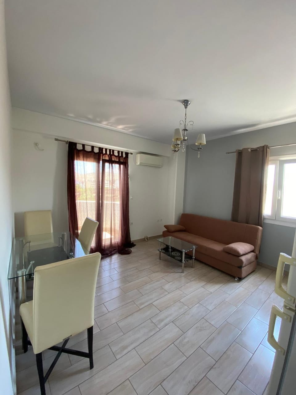 Photo of the whole room, Seating area