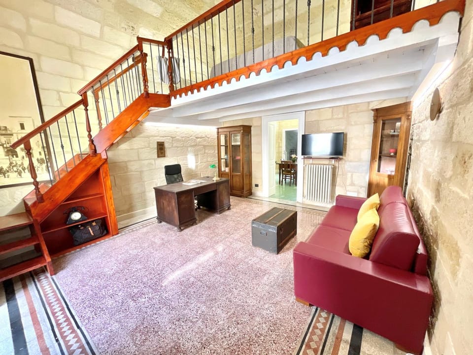 Communal lounge/ TV room, TV and multimedia, Living room, Seating area, Evening entertainment