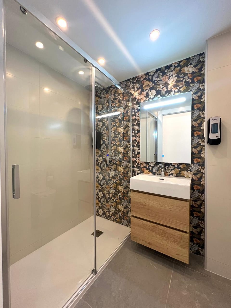 Shower, Bathroom, towels