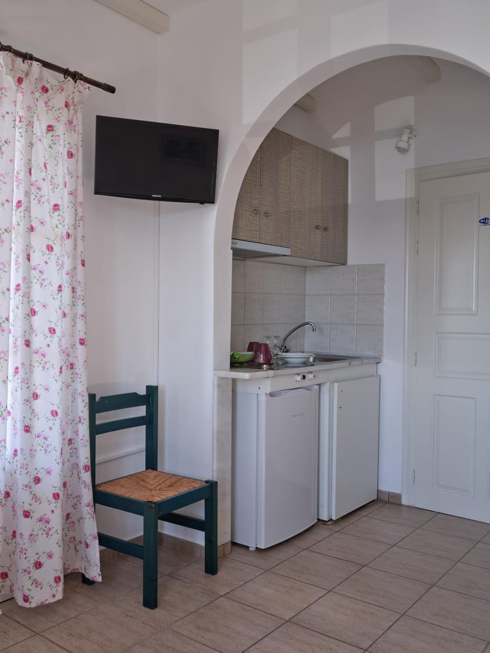 Kitchen or kitchenette, stove