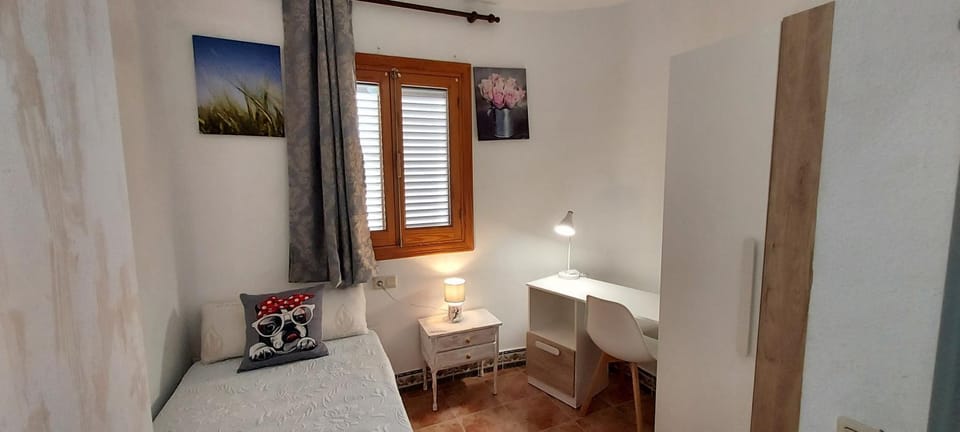 Bed, Bedroom, fireplace