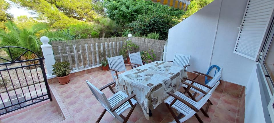 Patio, Day, Garden, Dining area, Garden view