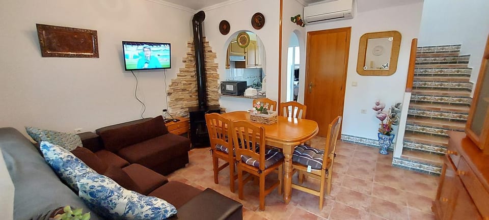 TV and multimedia, Seating area, Dining area, air conditioner