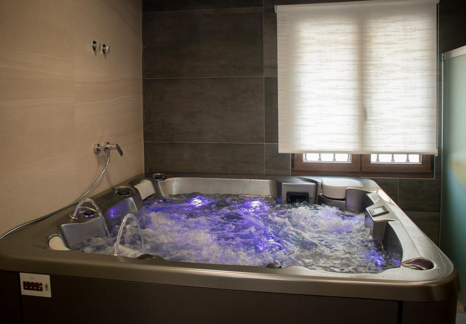 Natural landscape, Hot Tub, Bathroom, Bath