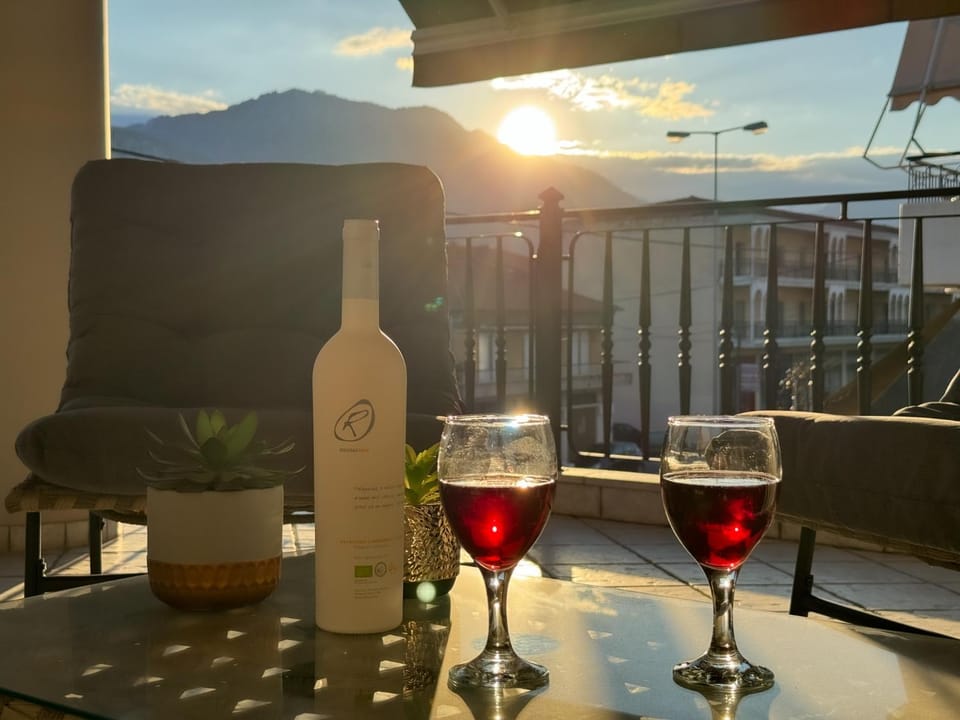 Day, Natural landscape, Alcoholic drinks