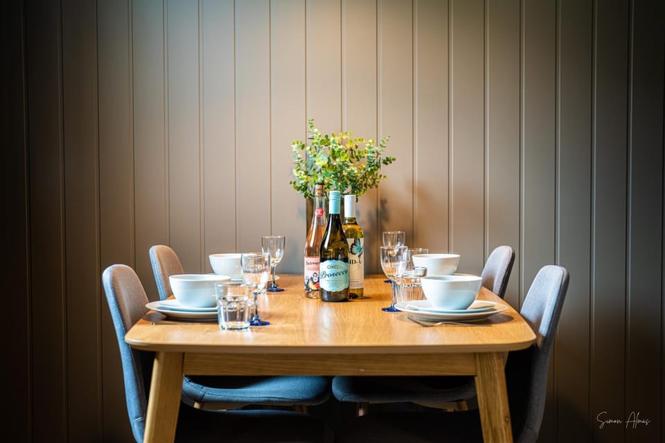Food and drinks, Dining area, Food, Drinks