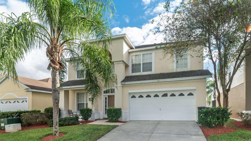 8008 King Palm House in Four Corners