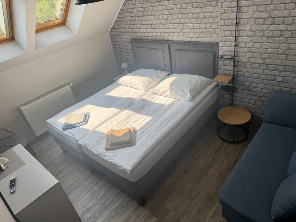 Bed, Photo of the whole room, Bedroom, towels