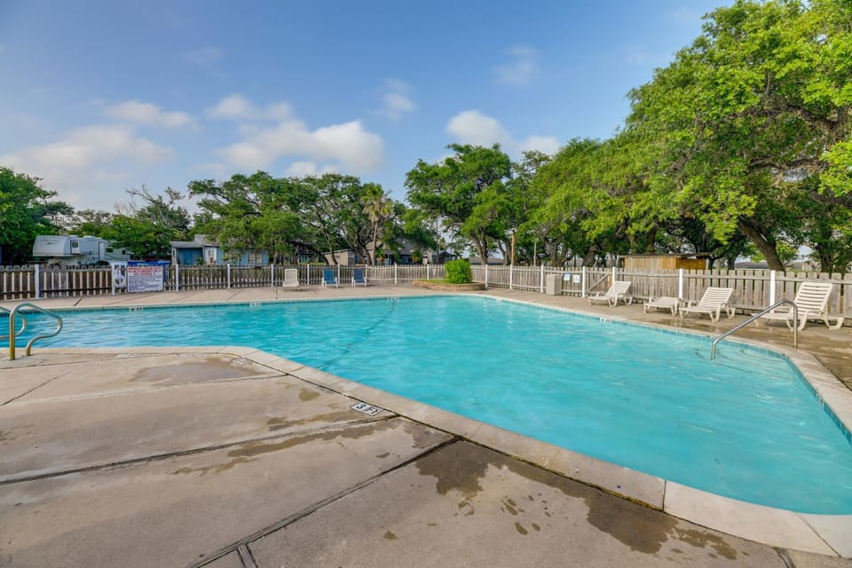 Rockport Unit w/ Pools & Boat Ramp - Near Beaches! Apartment in Fulton