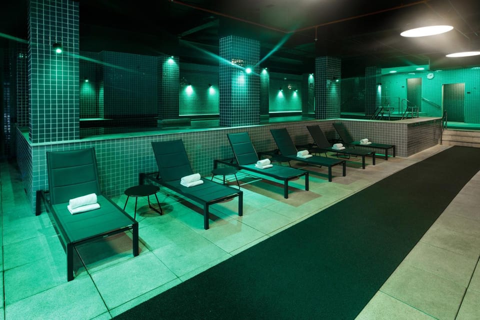 Pool view, Swimming pool, sunbed