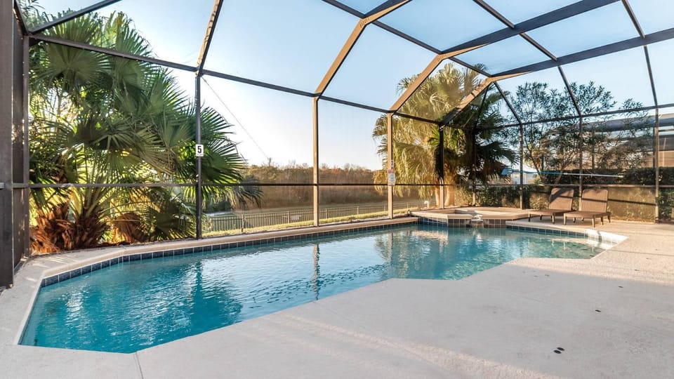 8135 Sun Palm House in Four Corners