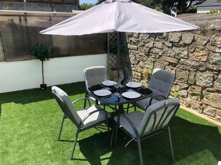 Modern Garden Apartment in a Large Victorian house Apartment in Penzance
