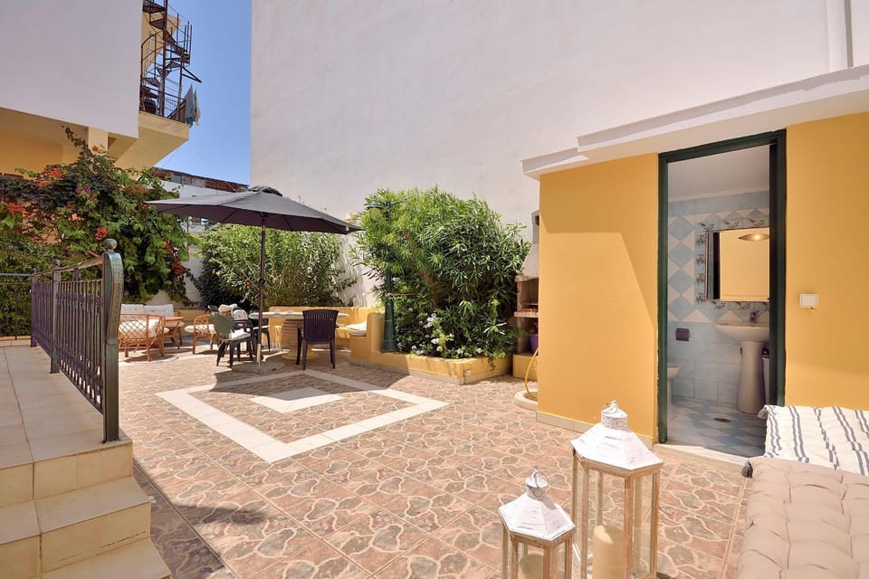 View (from property/room), Balcony/Terrace, Seating area, sunbed