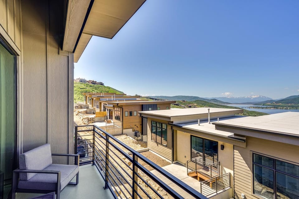Hideout Haven: Luxe Retreat w/ Lake View & Hot Tub House in Hideout
