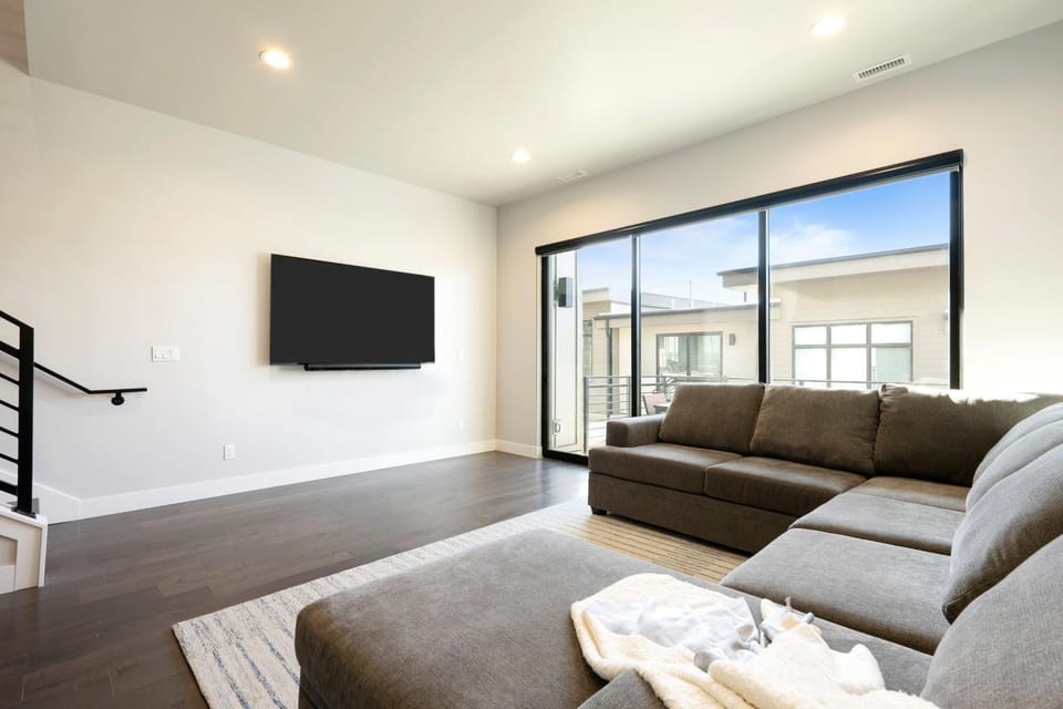 Hideout Haven: Luxe Retreat w/ Lake View & Hot Tub House in Hideout
