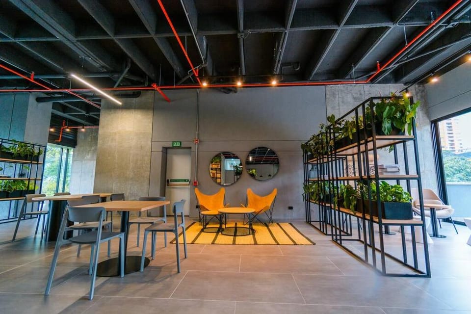 Beautiful Suite in El Poblado, coworking, fast wifi Apartment in Medellin