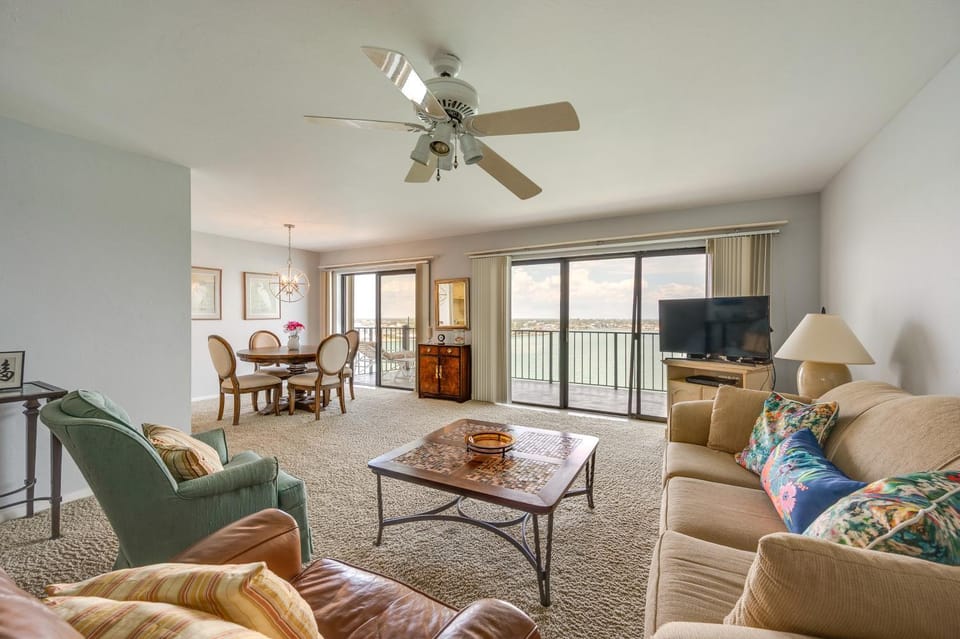 Marco Island Condo w/ Ocean Views + Resort Perks! House in Marco Island