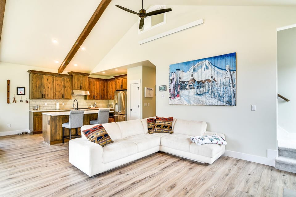Government Camp Vacation Rental w/ Private Hot Tub House in Clackamas County