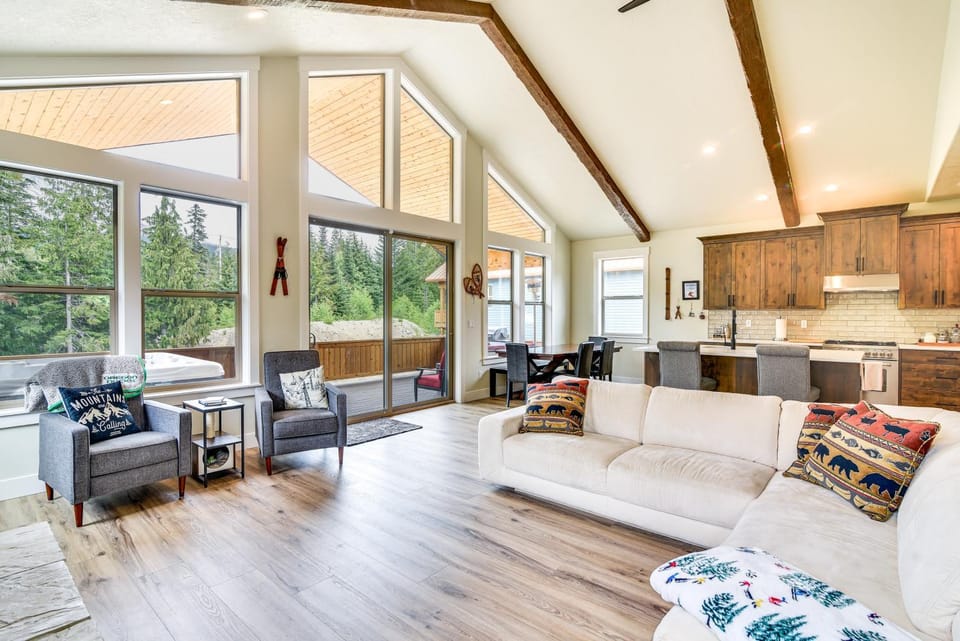Government Camp Vacation Rental w/ Private Hot Tub House in Clackamas County