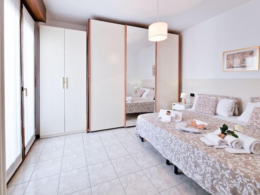 Bed, Photo of the whole room, Bedroom, towels, wardrobe