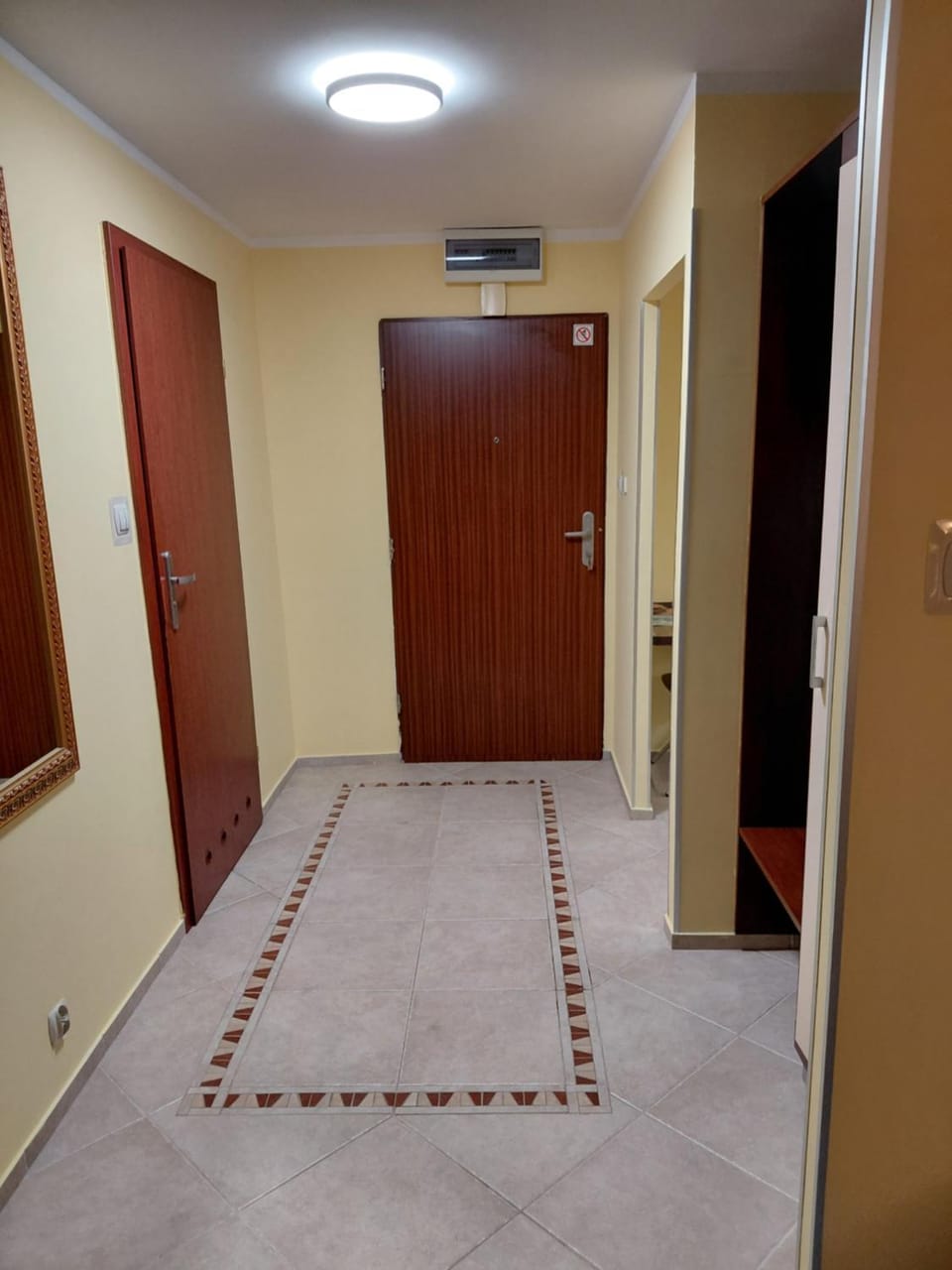 Facade/entrance, wardrobe