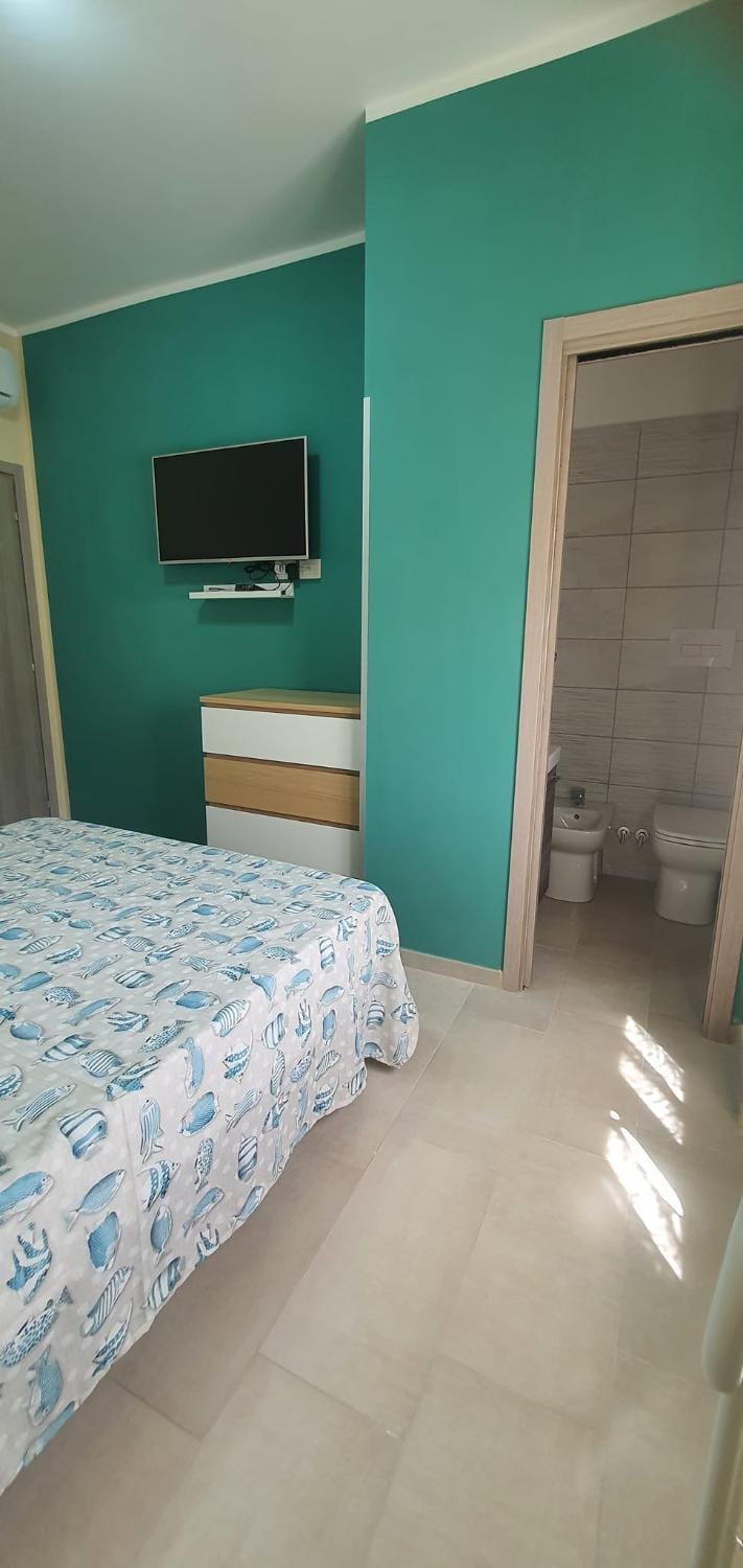 Bed, Bathroom, Bedroom