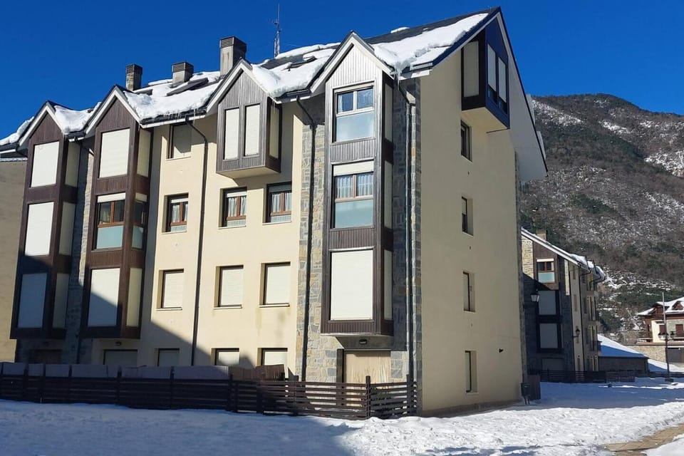 Apartamento Alma centro Biescas l WIFI l Parking Apartment in Biescas
