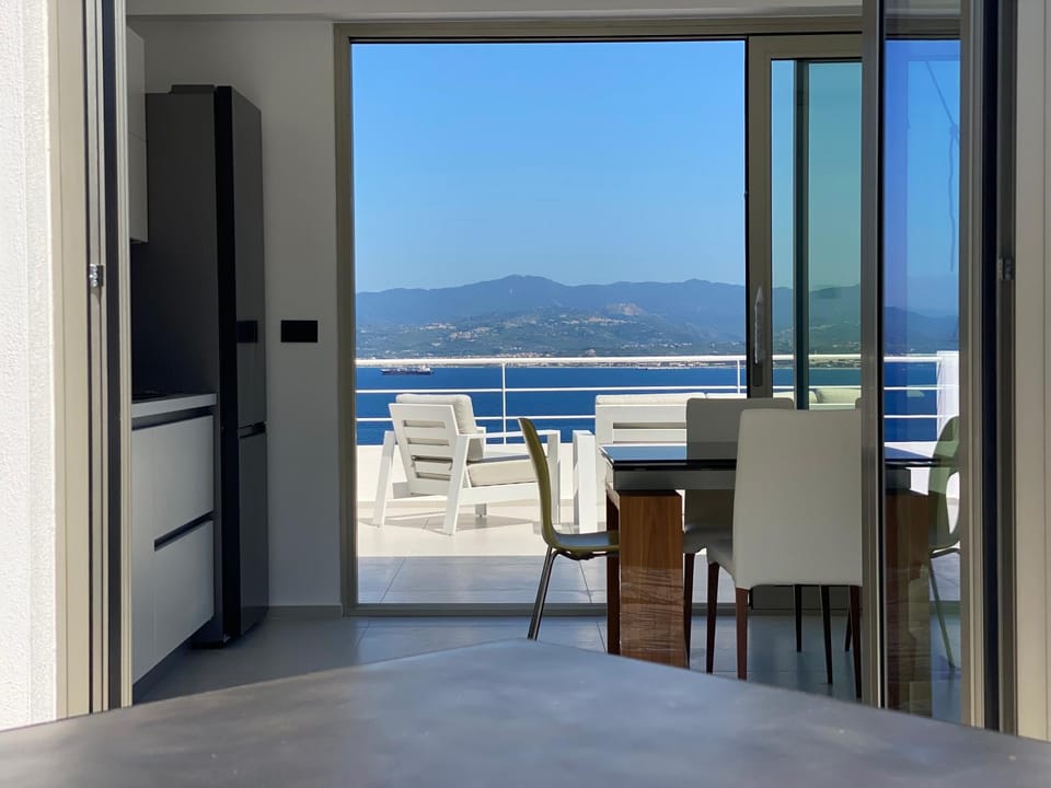 View (from property/room), Balcony/Terrace, Dining area
