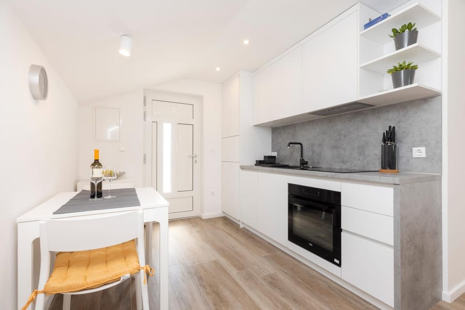 Kitchen or kitchenette, pet friendly, stove