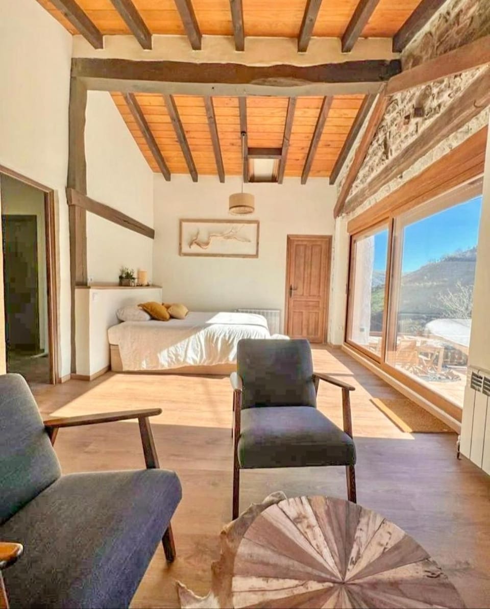 Bed, Bedroom, Mountain view