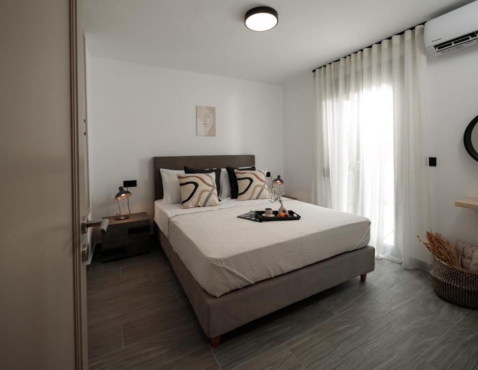 Bed, Photo of the whole room, Bedroom, air conditioner