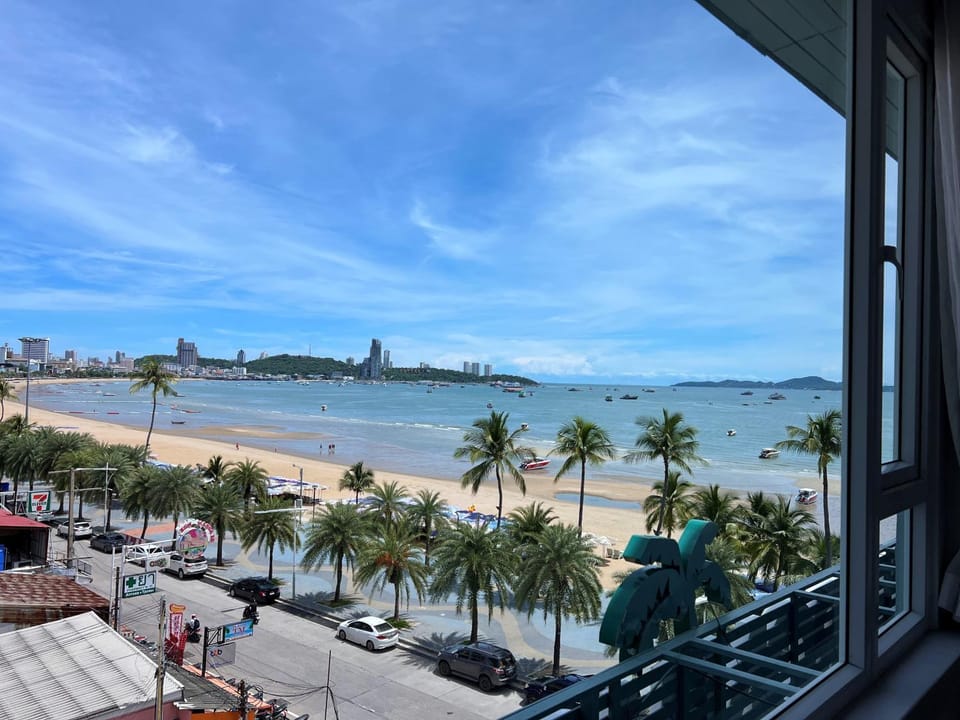 View (from property/room), City view, Sea view