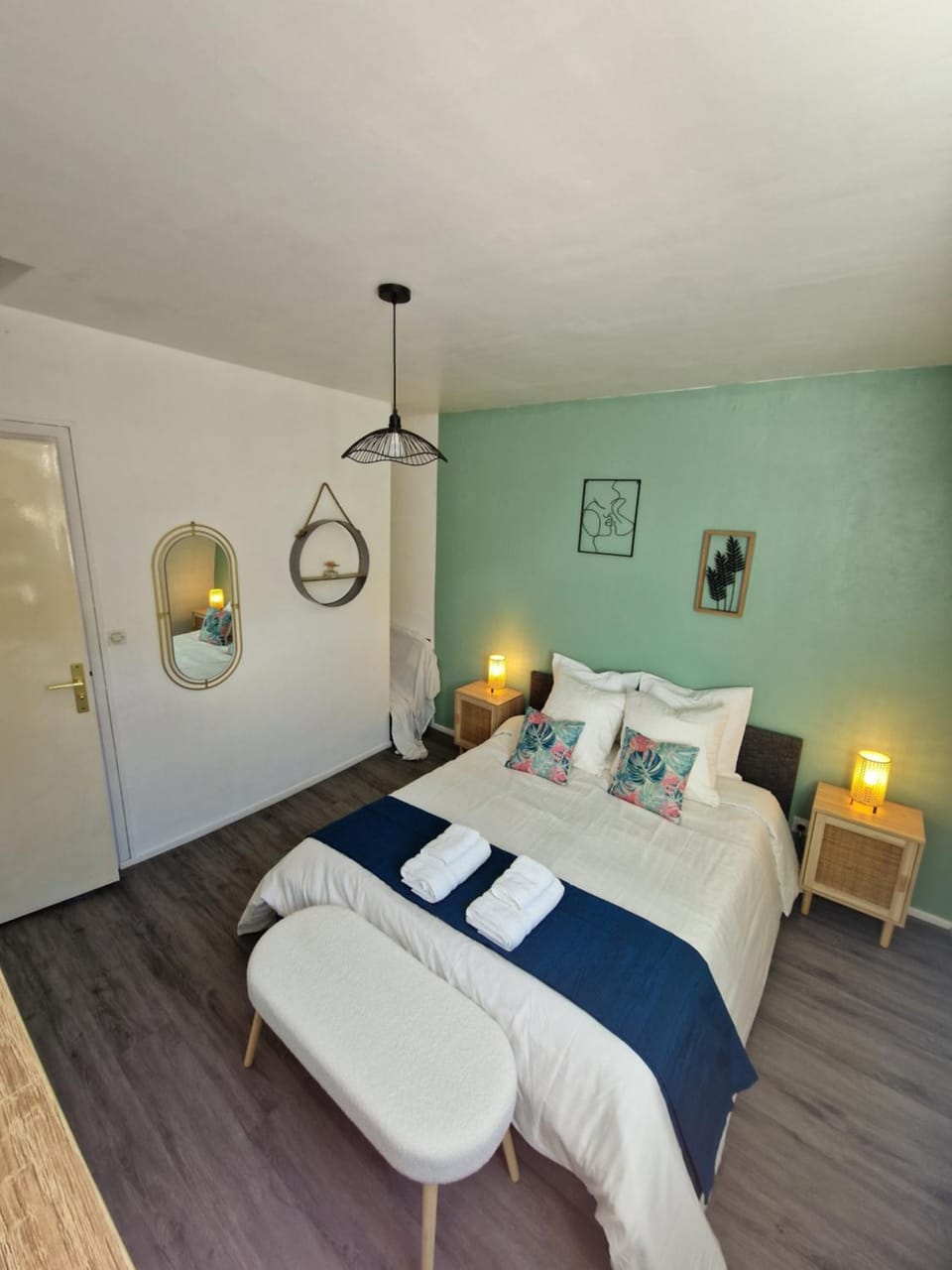 Bed, Photo of the whole room