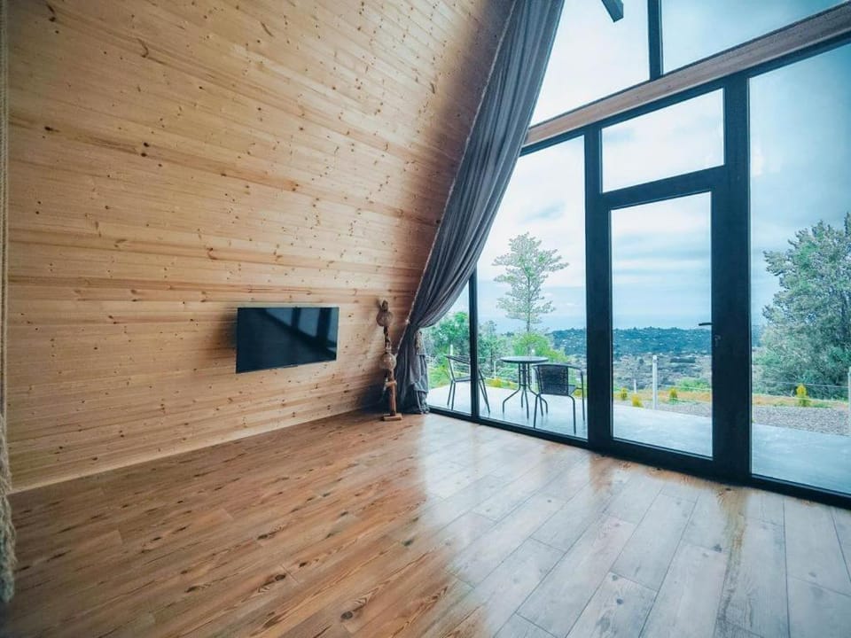Communal lounge/ TV room, TV and multimedia, Sea view