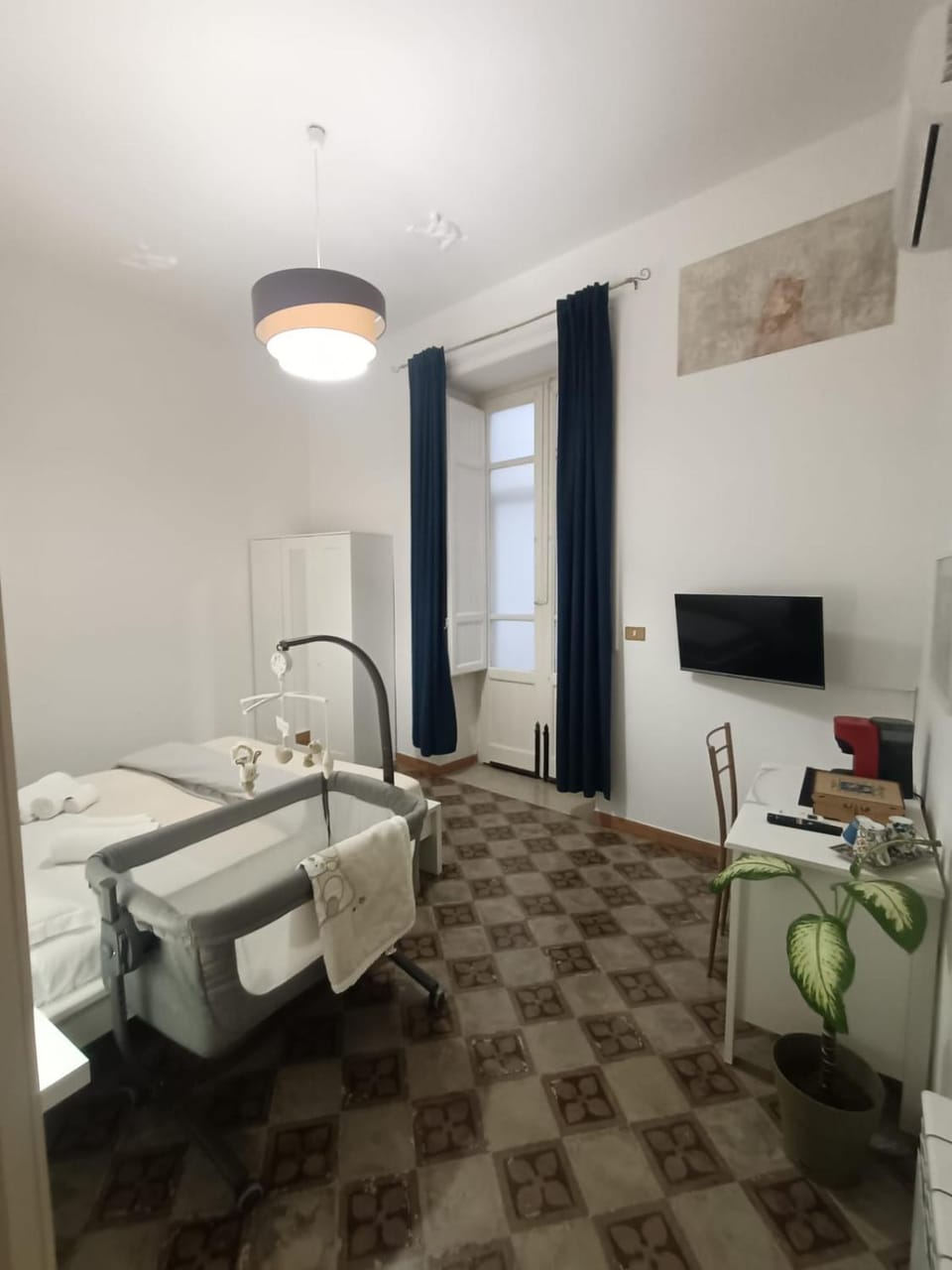 Bed, TV and multimedia, Photo of the whole room, Bedroom, cot