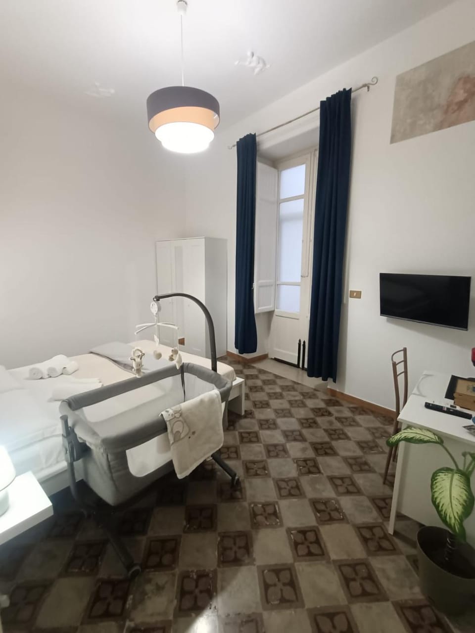Bed, TV and multimedia, Photo of the whole room, Bedroom, cot