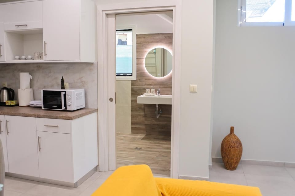 Bathroom, Coffee/tea facilities, Kitchen or kitchenette, minibar