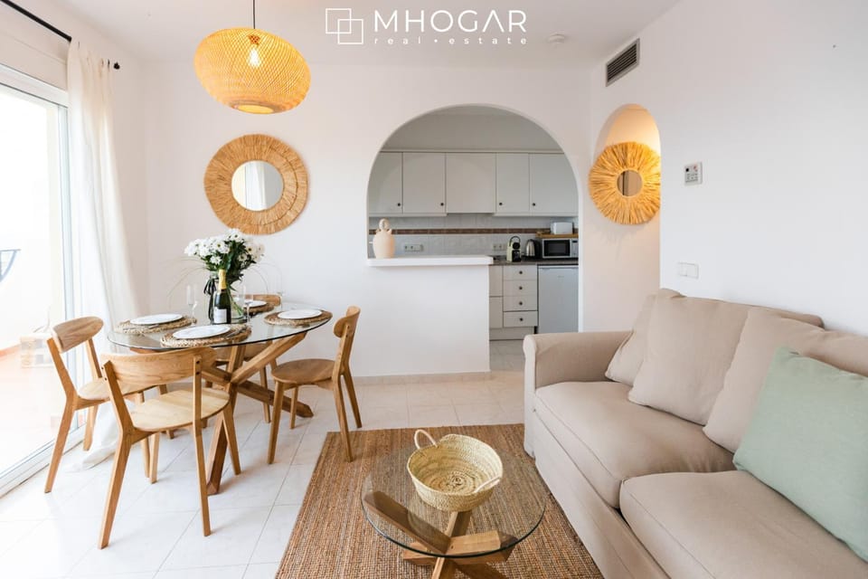 Kitchen or kitchenette, Kitchen or kitchenette, Living room, Dining area