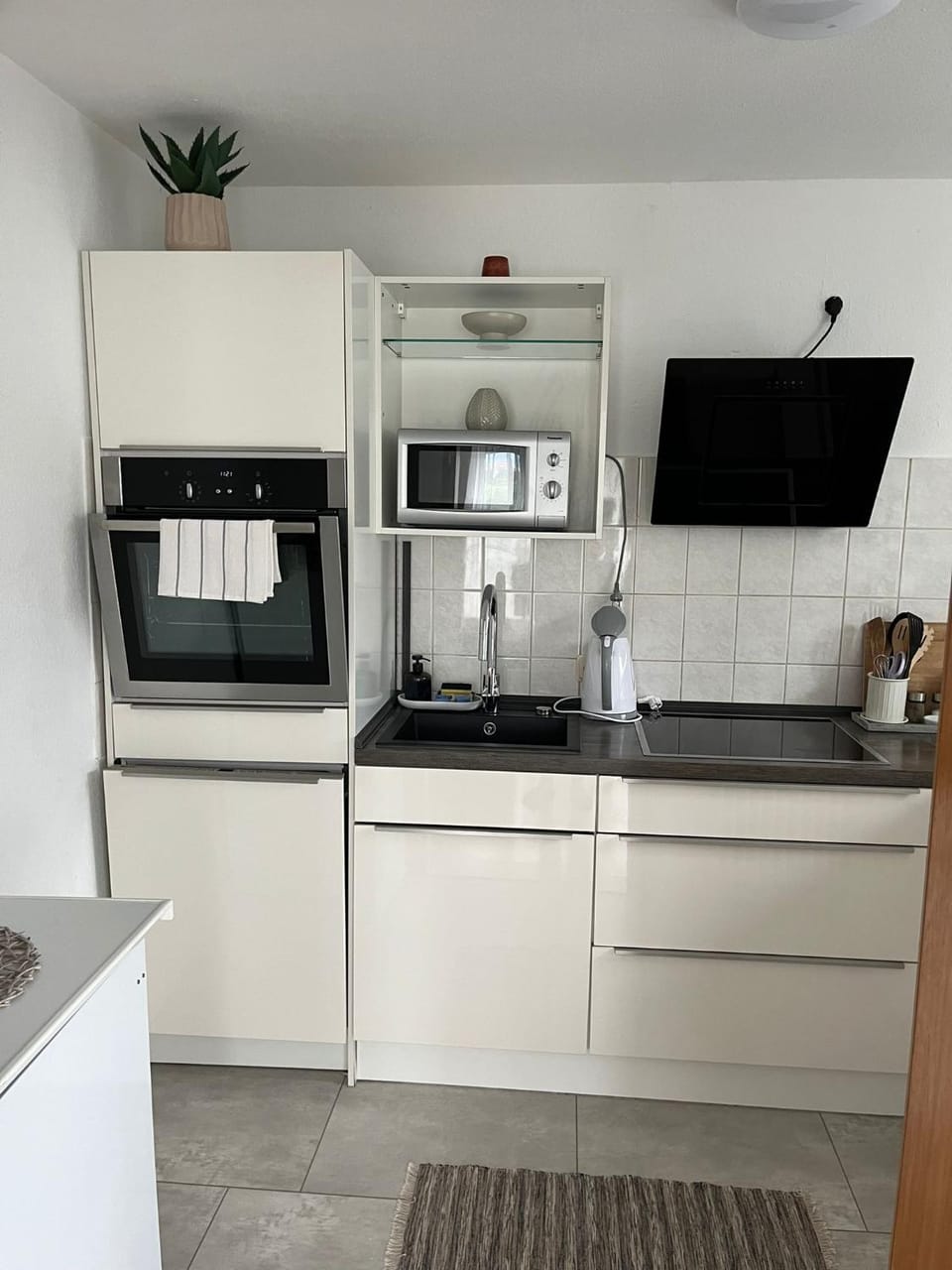Kitchen or kitchenette, oven, stove