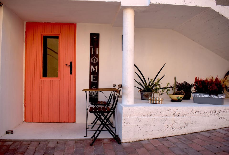 Property building, Patio, Balcony/Terrace