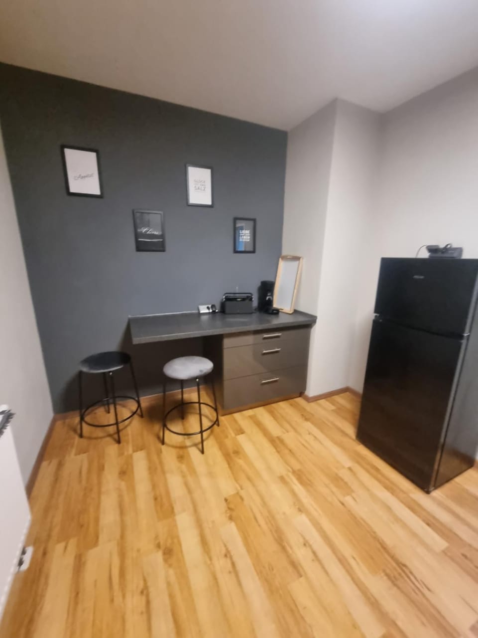 Kitchen or kitchenette, Lounge or bar