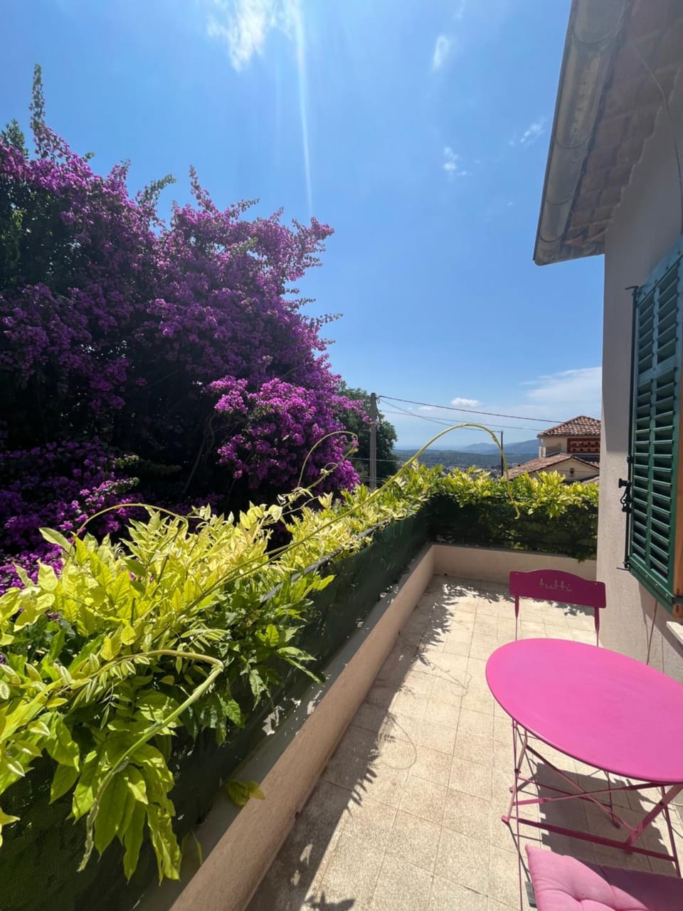 Haut de villa 2 chambres - vue mer - parking privé Villa in Grasse