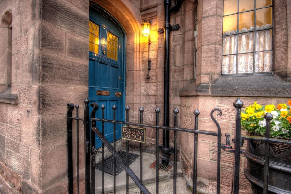 Douglas Cottage House in Chester