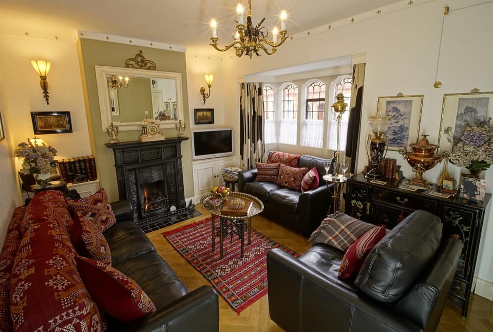 Living room, Seating area
