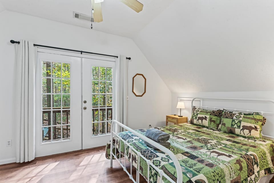 Bed, Bedroom, fireplace