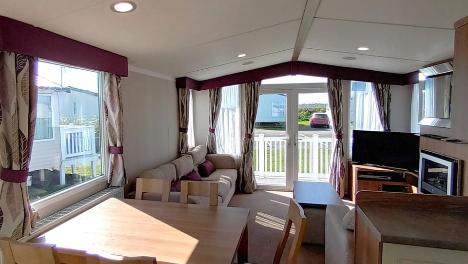 Patio, Living room, Seating area, Dining area