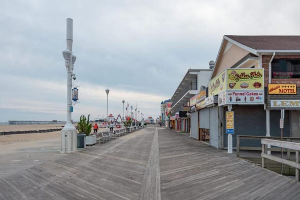 Restaurant/places to eat, Shopping Area