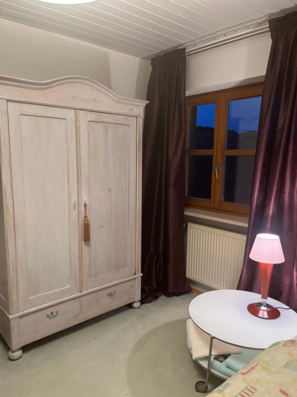 Photo of the whole room, Bedroom, internet, wardrobe