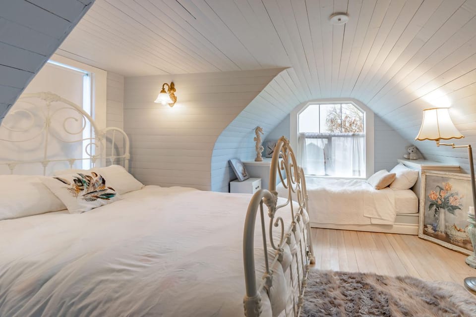 The Cottage and Castle Bed and Breakfast in Chemainus